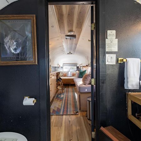 Silver Bullet Airstream, El Mistico Glamping Ranch Nogal 外观 照片