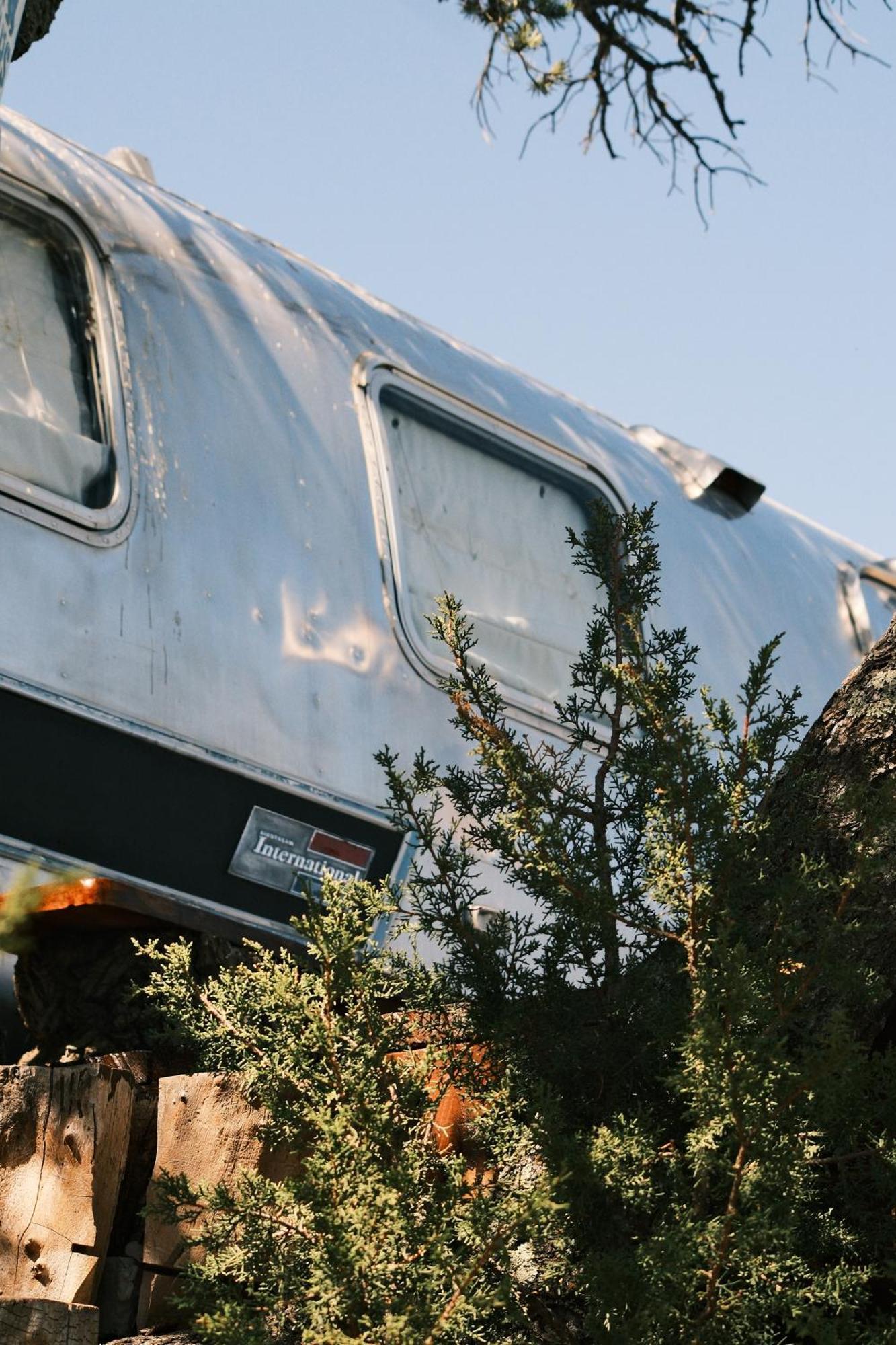 Silver Bullet Airstream, El Mistico Glamping Ranch Nogal 外观 照片