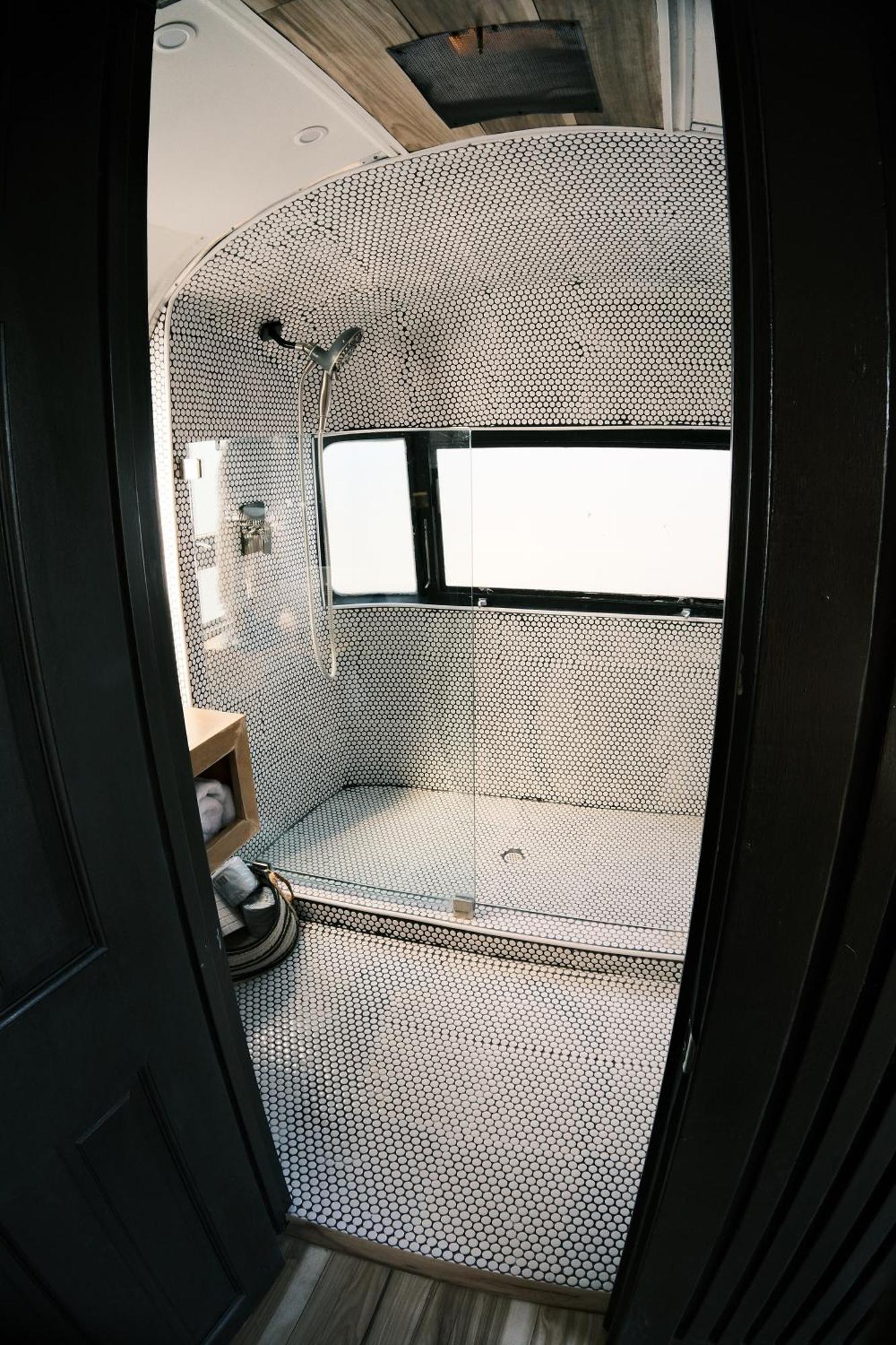 Silver Bullet Airstream, El Mistico Glamping Ranch Nogal 外观 照片
