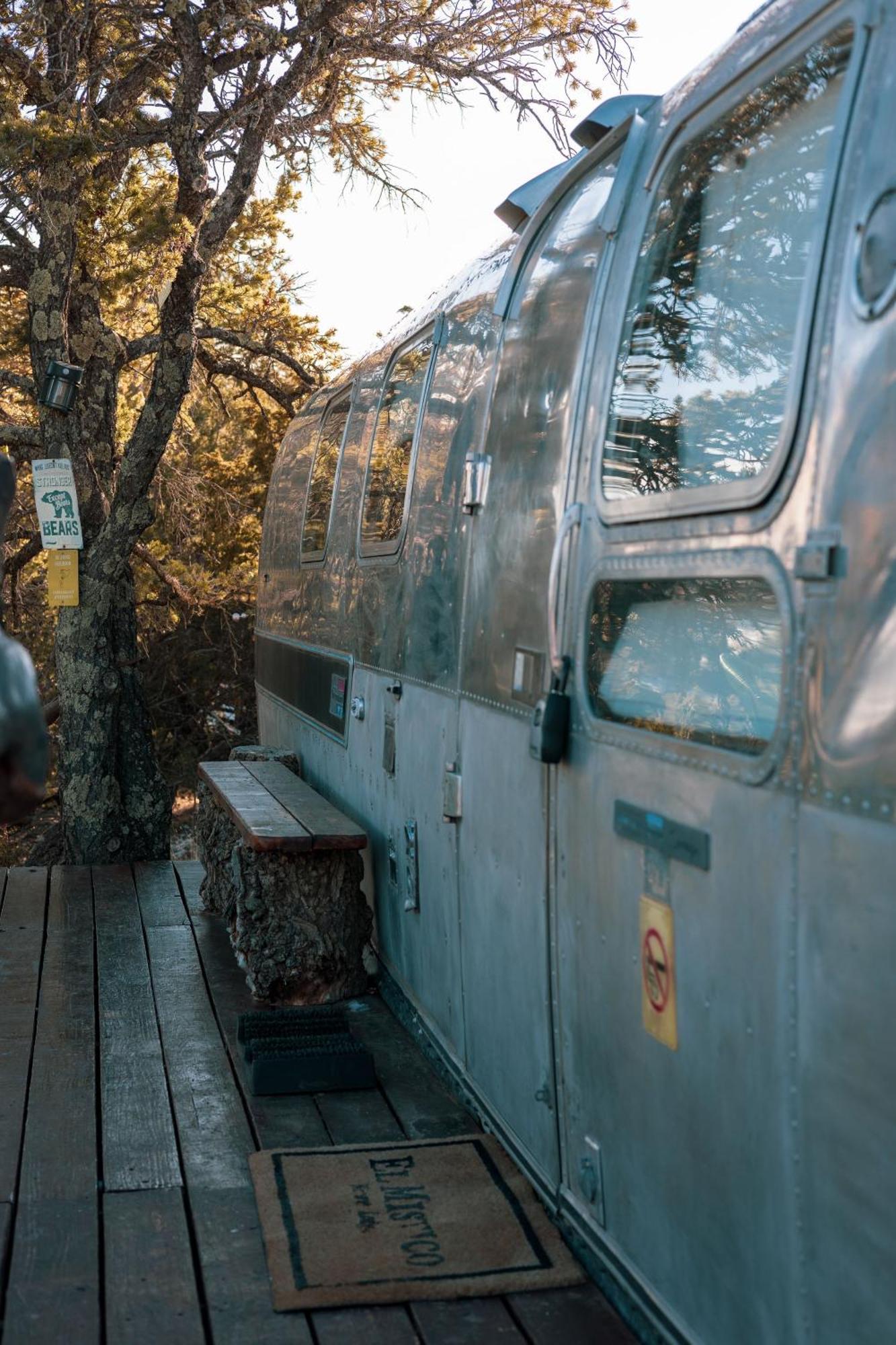 Silver Bullet Airstream, El Mistico Glamping Ranch Nogal 外观 照片